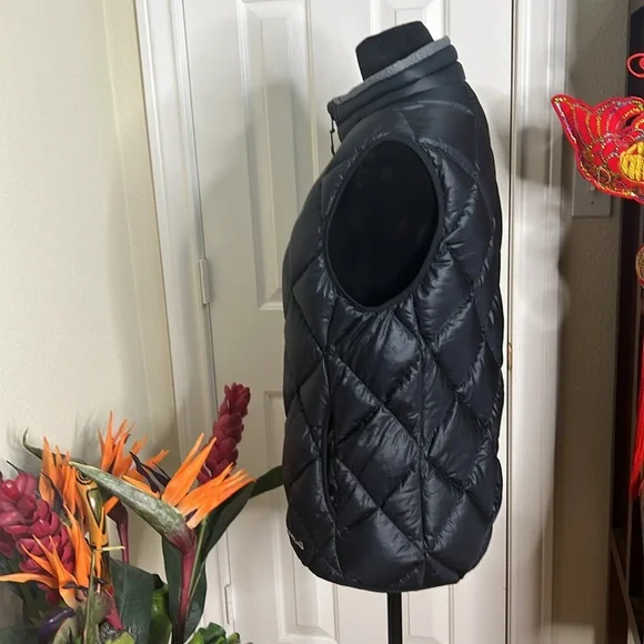 Montbell Black Quilted Women's Vest - Picture 5 of 9